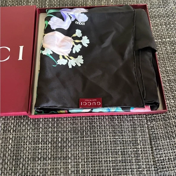 Gucci Floral Scarf & Original Burgundy Gift Box - Picture 1 of 6